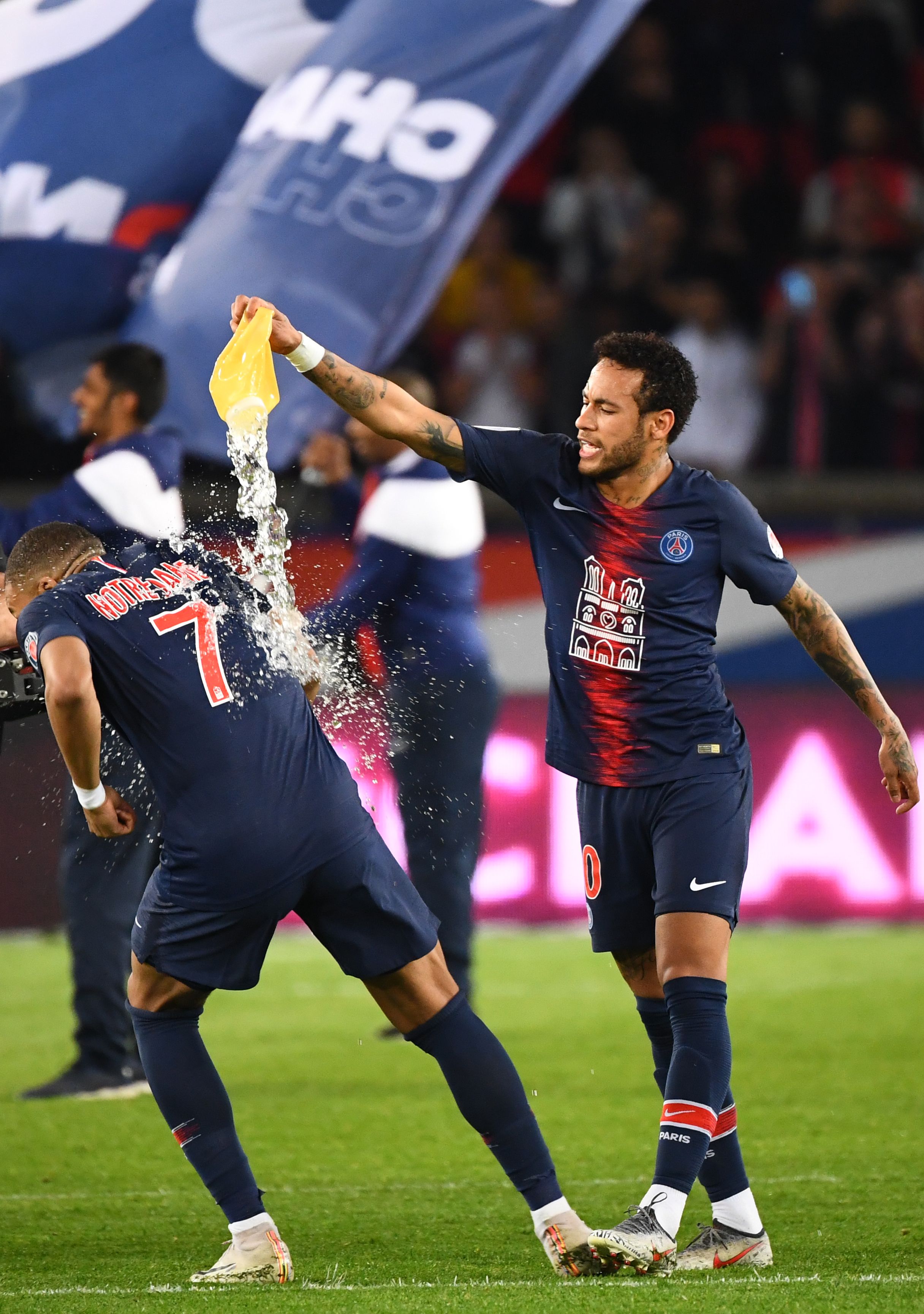 詹姆斯26分罚球制胜东契奇29+6 湖人拒逆转险胜太阳