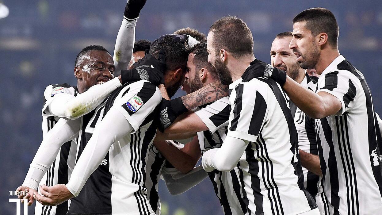 NBA-湖人VS老鹰 詹姆斯单臂爆扣