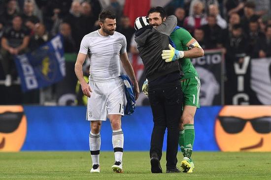 博主：此前传闻离队的门将方镜淇，已出现在津门虎冬训阵容中