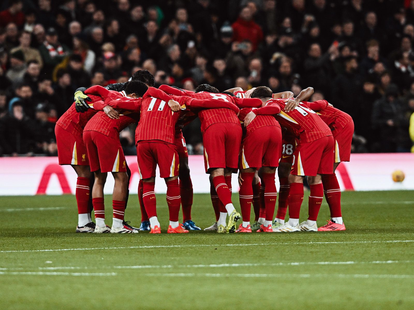 巴萨4-2莱斯特城 梅西遭激光笔照射