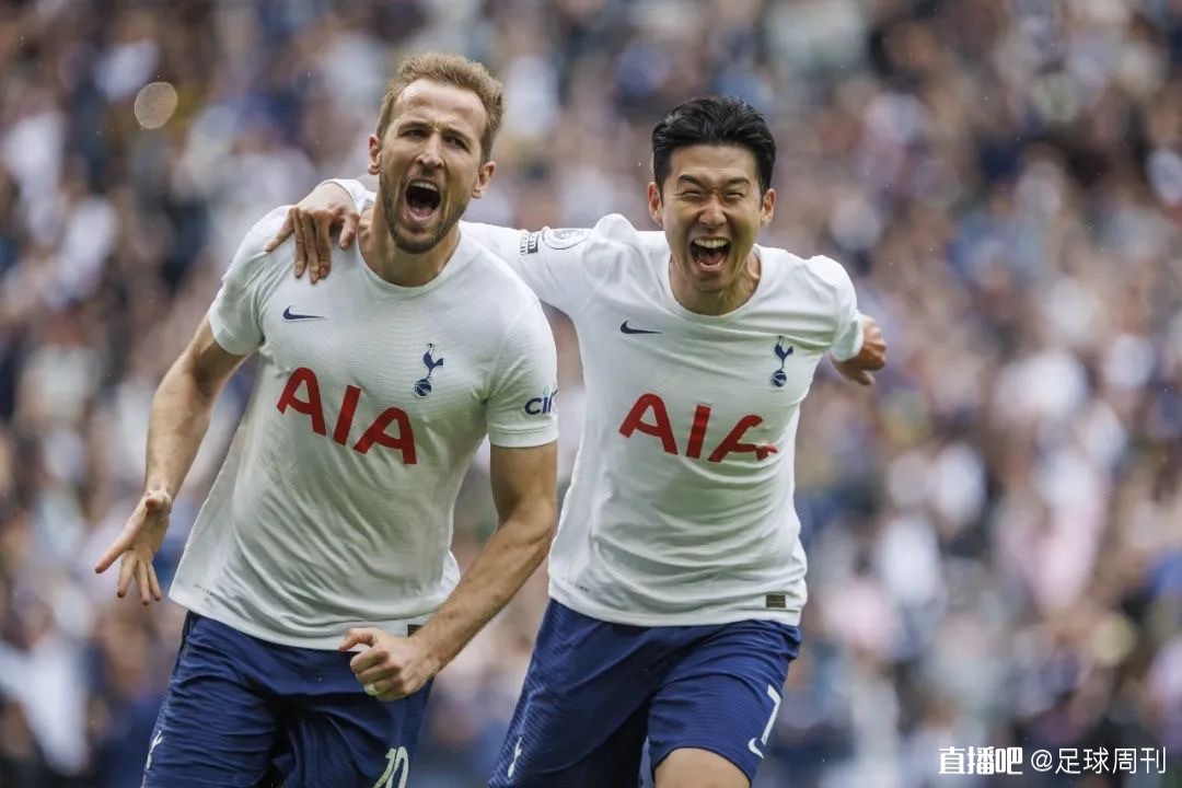 万幸！男子踢球时心脏骤停，球友紧急救助